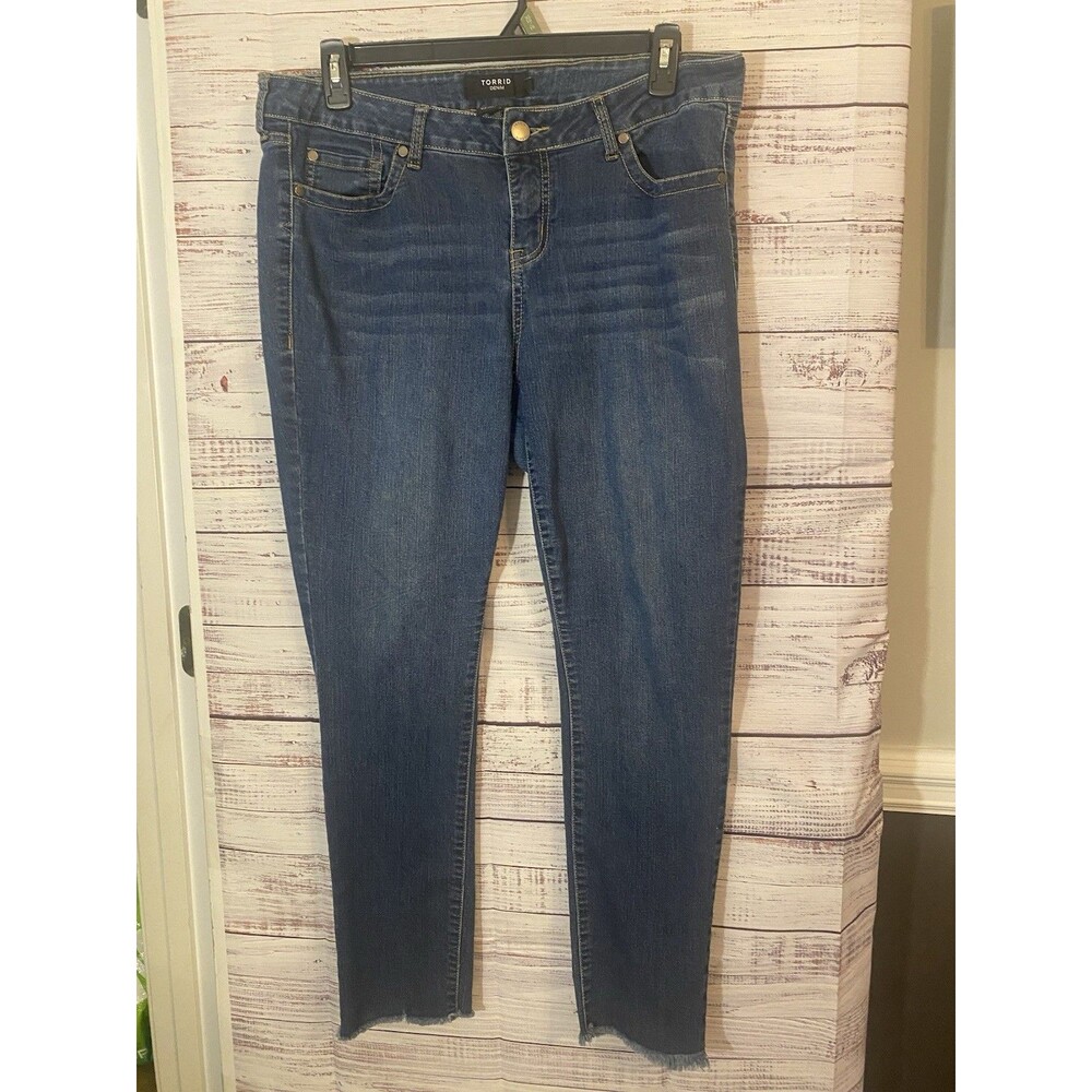Torrid size 18R tapered leg stretch demin raw hem jeans